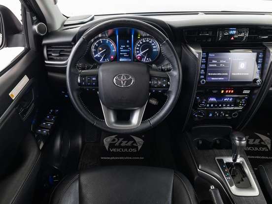 TOYOTA-HILUX SW4-2.8 D-4D TURBO DIESEL SRX 4X4 AUTOMÁTICO TOYOTA-HILUX SW4-2022