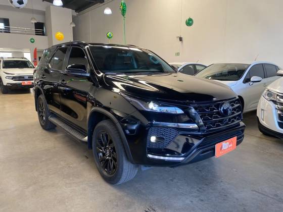 TOYOTA HILUX SW4 2.8 D-4D TURBO DIESEL SRX 7L 4X4 AUTOMÁTICO