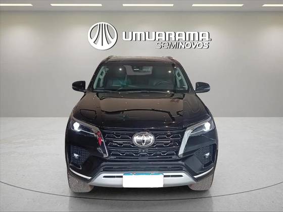 TOYOTA HILUX SW4 2.8 D-4D TURBO DIESEL SRX 7L 4X4 AUTOMÁTICO