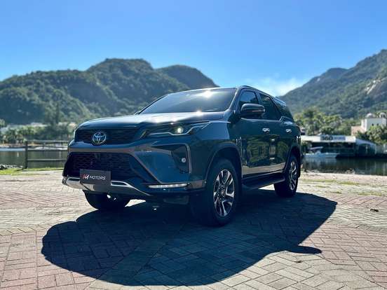 TOYOTA-HILUX SW4-2025
