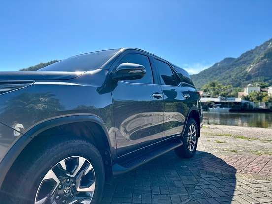 TOYOTA-HILUX SW4-2025