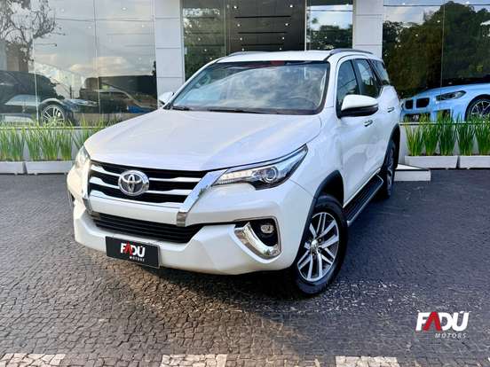 TOYOTA-HILUX SW4-2.8 SRX 4X4 7 LUGARES 16V TURBO INTERCOOLER DIESEL 4P AUTOMÁTICO TOYOTA-HILUX SW4-2017
