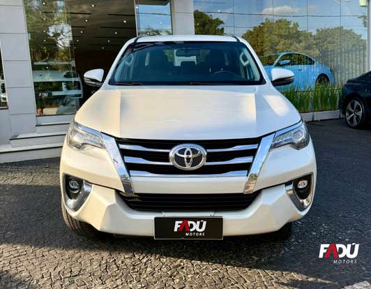 TOYOTA-HILUX SW4-2.8 SRX 4X4 7 LUGARES 16V TURBO INTERCOOLER DIESEL 4P AUTOMÁTICO TOYOTA-HILUX SW4-2017