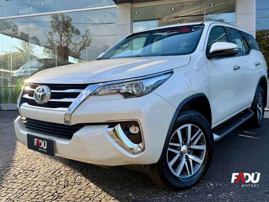 TOYOTA-HILUX SW4-2.8 SRX 4X4 7 LUGARES 16V TURBO INTERCOOLER DIESEL 4P AUTOMÁTICO TOYOTA-HILUX SW4-2017