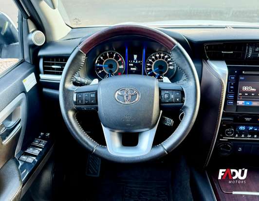 TOYOTA-HILUX SW4-2017