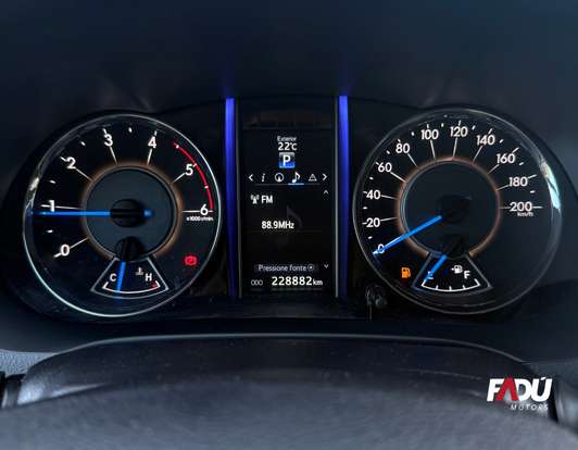 TOYOTA-HILUX SW4-2017