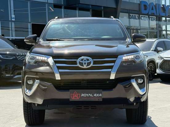 TOYOTA-HILUX SW4-2.8 SRX 4X4 7 LUGARES 16V TURBO INTERCOOLER DIESEL 4P AUTOMÁTICO TOYOTA-HILUX SW4-2019