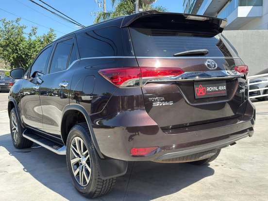 TOYOTA-HILUX SW4-2.8 SRX 4X4 7 LUGARES 16V TURBO INTERCOOLER DIESEL 4P AUTOMÁTICO TOYOTA-HILUX SW4-2019