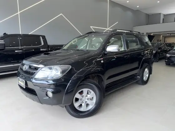 TOYOTA HILUX SW4 3.0 SRV 4X4 16V TURBO INTERCOOLER DIESEL 4P AUTOMÁTICO TOYOTA HILUX SW4 3.0 SRV 4X4 16V TURBO INTERCOOLER DIESEL 4P AUTOMÁTICO