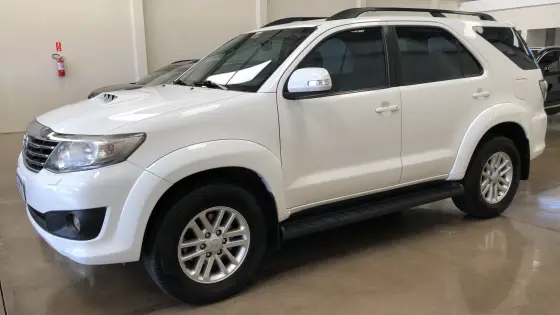 TOYOTA HILUX SW4 3.0 SRV 4X4 7 LUGARES 16V TURBO INTERCOOLER DIESEL 4P AUTOMÁTICO TOYOTA HILUX SW4 3.0 SRV 4X4 7 LUGARES 16V TURBO INTERCOOLER DIESEL 4P AUTOMÁTICO