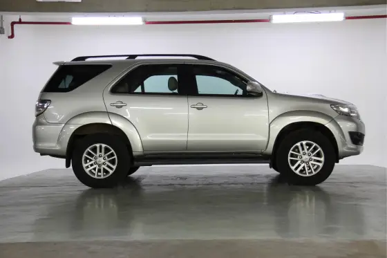 TOYOTA HILUX SW4 3.0 SRV 4X4 7 LUGARES 16V TURBO INTERCOOLER DIESEL 4P AUTOMÁTICO TOYOTA HILUX SW4 3.0 SRV 4X4 7 LUGARES 16V TURBO INTERCOOLER DIESEL 4P AUTOMÁTICO