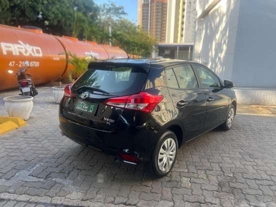 TOYOTA-YARIS-2019