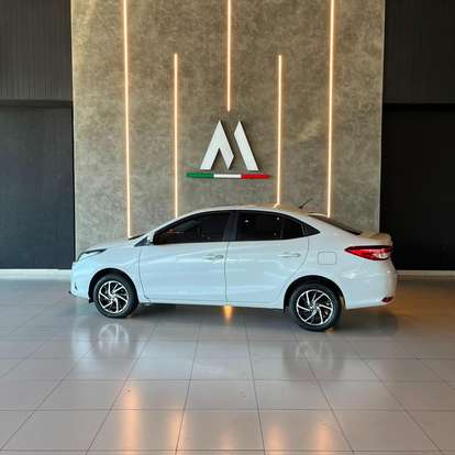 TOYOTA-YARIS-2022