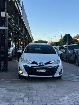 TOYOTA-YARIS-2019