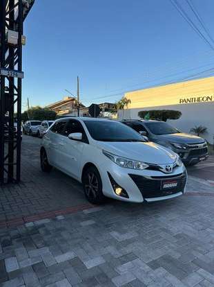 TOYOTA-YARIS-2019
