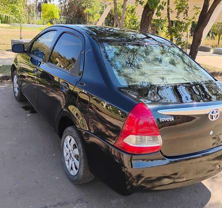 TOYOTA-ETIOS-1.5 XLS SEDAN 16V FLEX 4P MANUAL TOYOTA-ETIOS-2013