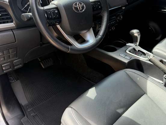 TOYOTA-HILUX-2.8 D-4D TURBO DIESEL CD SRV 4X4 AUTOMÁTICO TOYOTA-HILUX-2025