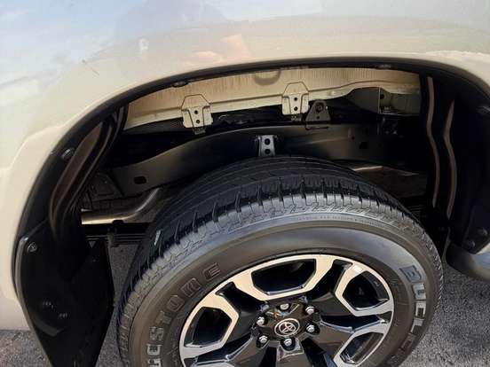 TOYOTA-HILUX-2.8 D-4D TURBO DIESEL CD SRV 4X4 AUTOMÁTICO TOYOTA-HILUX-2025