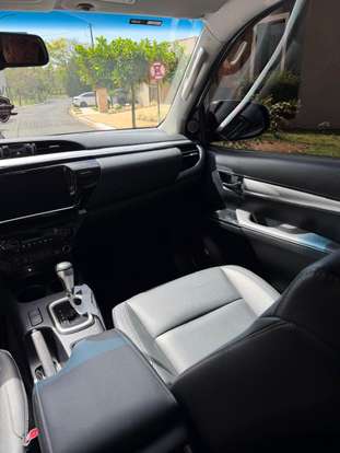 TOYOTA-HILUX-2025