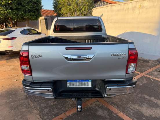 TOYOTA-HILUX-2.8 D-4D TURBO DIESEL CD SRV 4X4 AUTOMÁTICO TOYOTA-HILUX-2023
