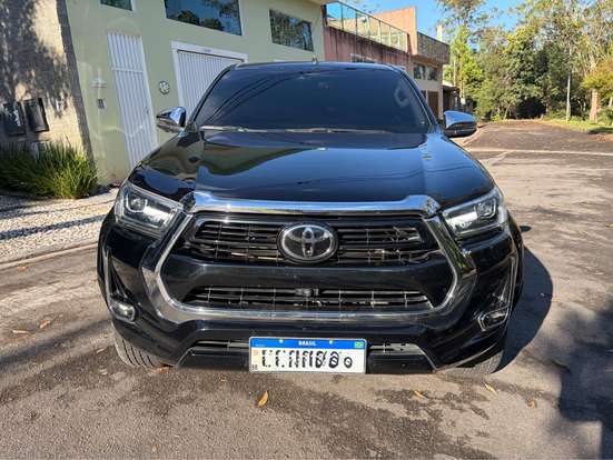 TOYOTA-HILUX-2.8 D-4D TURBO DIESEL CD SRX PLUS 4X4 AUTOMÁTICO TOYOTA-HILUX-2025