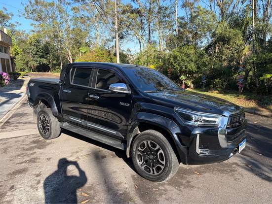 TOYOTA-HILUX-2.8 D-4D TURBO DIESEL CD SRX PLUS 4X4 AUTOMÁTICO TOYOTA-HILUX-2025