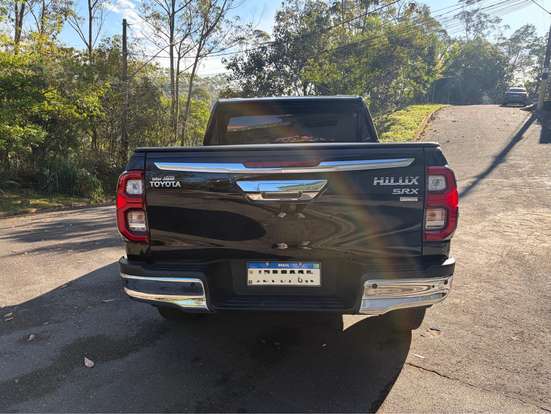 TOYOTA-HILUX-2.8 D-4D TURBO DIESEL CD SRX PLUS 4X4 AUTOMÁTICO TOYOTA-HILUX-2025