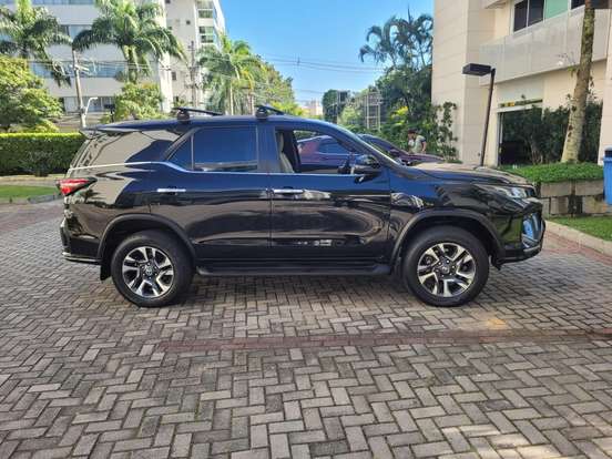 TOYOTA-HILUX SW4-2022