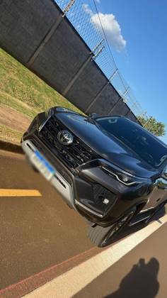 TOYOTA HILUX SW4 2.8 D-4D TURBO DIESEL SRX 7L 4X4 AUTOMÁTICO