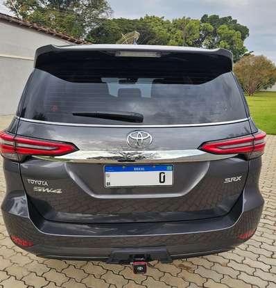 TOYOTA-HILUX SW4-2023