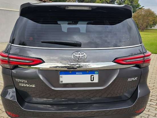 TOYOTA-HILUX SW4-2.8 D-4D TURBO DIESEL SRX 7L 4X4 AUTOMÁTICO TOYOTA-HILUX SW4-2023