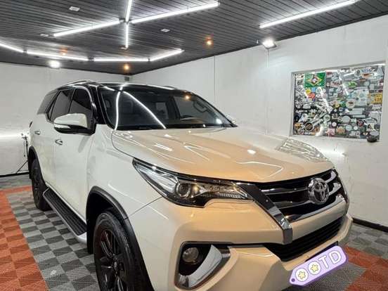TOYOTA-HILUX SW4-2.8 SRX 4X4 16V TURBO INTERCOOLER DIESEL 4P AUTOMÁTICO TOYOTA-HILUX SW4-2016