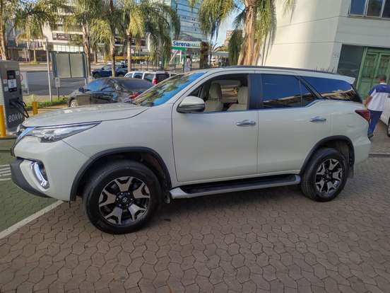 TOYOTA-HILUX SW4-2.8 SRX DIAMOND 4X4 7 LUGARES 16V TURBO INTERCOOLER DIESEL 4P AUTOMÁTICO TOYOTA-HILUX SW4-2019