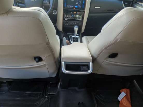 TOYOTA-HILUX SW4-2.8 SRX DIAMOND 4X4 7 LUGARES 16V TURBO INTERCOOLER DIESEL 4P AUTOMÁTICO TOYOTA-HILUX SW4-2019