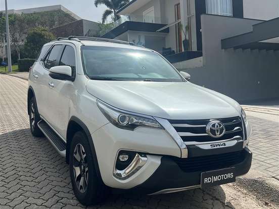 TOYOTA-HILUX SW4-2.8 SRX DIAMOND 4X4 7 LUGARES 16V TURBO INTERCOOLER DIESEL 4P AUTOMÁTICO TOYOTA-HILUX SW4-2019