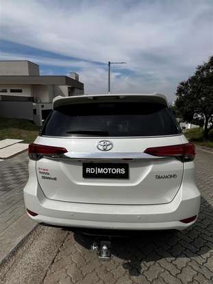 TOYOTA-HILUX SW4-2019