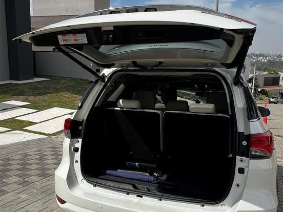 TOYOTA-HILUX SW4-2.8 SRX DIAMOND 4X4 7 LUGARES 16V TURBO INTERCOOLER DIESEL 4P AUTOMÁTICO TOYOTA-HILUX SW4-2019