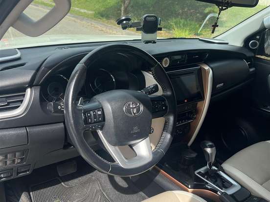 TOYOTA-HILUX SW4-2.8 SRX DIAMOND 4X4 7 LUGARES 16V TURBO INTERCOOLER DIESEL 4P AUTOMÁTICO TOYOTA-HILUX SW4-2019
