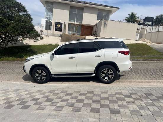 TOYOTA-HILUX SW4-2019