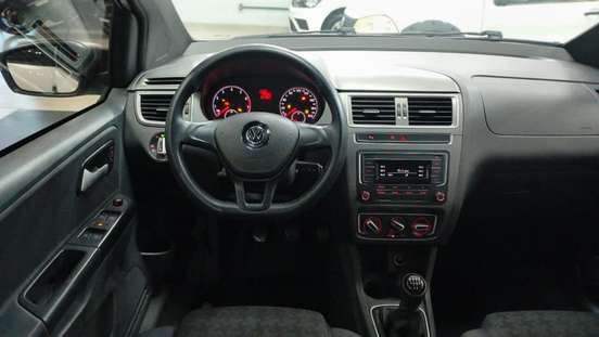 VOLKSWAGEN-FOX-2016