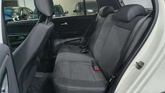 VOLKSWAGEN-FOX-2016