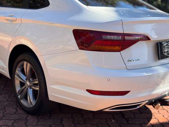 VOLKSWAGEN-JETTA-1.4 250 TSI TOTAL FLEX R-LINE TIPTRONIC VOLKSWAGEN-JETTA-2018