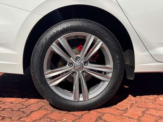 VOLKSWAGEN-JETTA-1.4 250 TSI TOTAL FLEX R-LINE TIPTRONIC VOLKSWAGEN-JETTA-2018