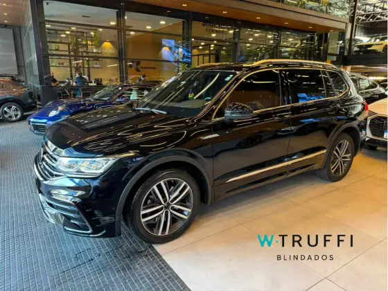 VOLKSWAGEN TIGUAN 2.0 300 TSI GASOLINA ALLSPACE R-LINE AUTOMÁTICO VOLKSWAGEN TIGUAN 2.0 300 TSI GASOLINA ALLSPACE R-LINE AUTOMÁTICO