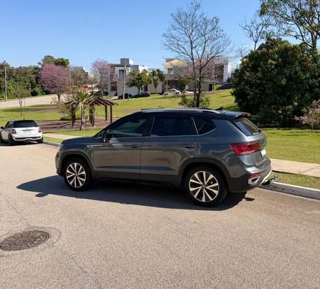 VOLKSWAGEN-TAOS-2023