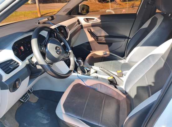 VOLKSWAGEN-T-CROSS-2019