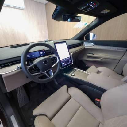 VOLVO-EX90-2024