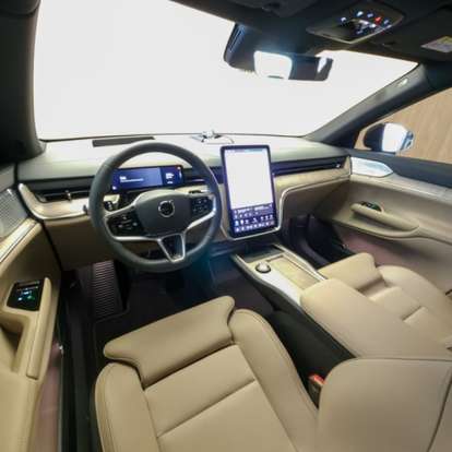 VOLVO-EX90-2024