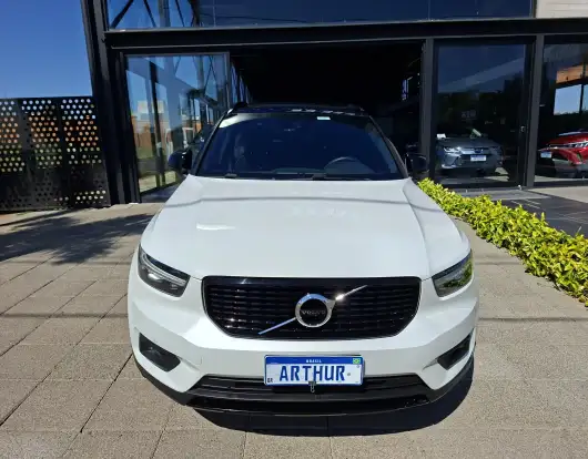 VOLVO-XC40-2021