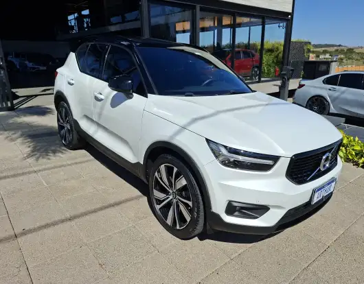 VOLVO-XC40-2021